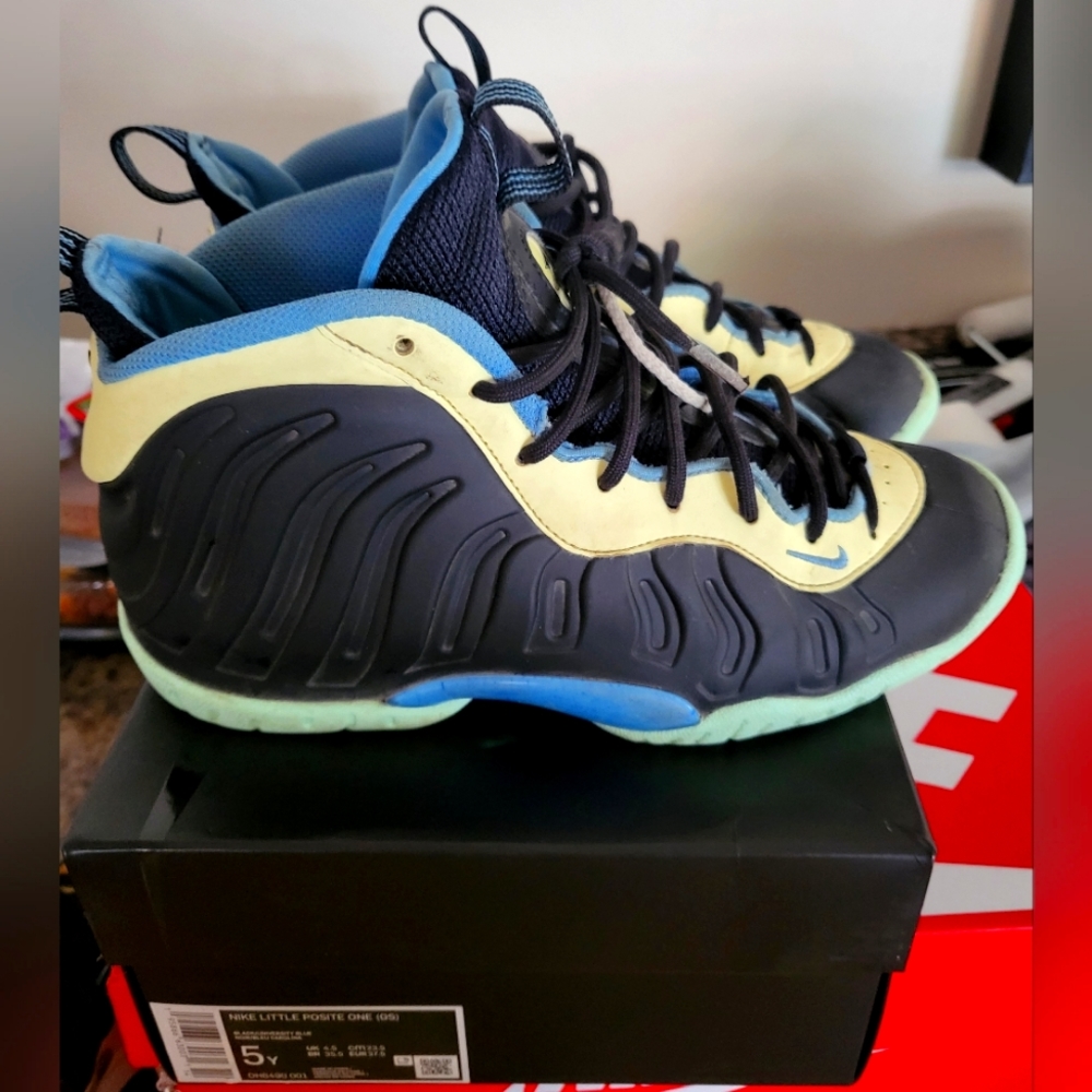 Nike Lil Posite One Black/University Blue GS size 5